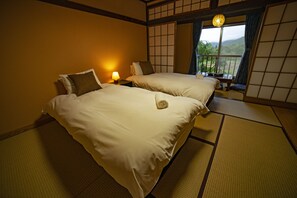 Classic Double or Twin Room, 1 Bedroom | Down duvets, free WiFi, bed sheets