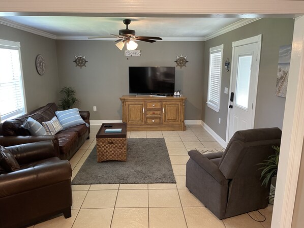 Smart TV - Home near white sand beaches and casinos (Bay St Louis)