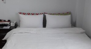 Habitación doble | Cortinas blackout, wifi gratis y ropa de cama
