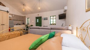 3 bedrooms, travel cot, free WiFi - Beautiful home in Sukosan (Sukosan)