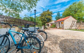 Property grounds - 3 bedroom cozy home in Sukosan (Sukosan)