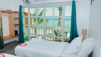 Habitación Deluxe con 1 cama matrimonial o 2 individuales, vista al mar | Vista a la playa o el mar