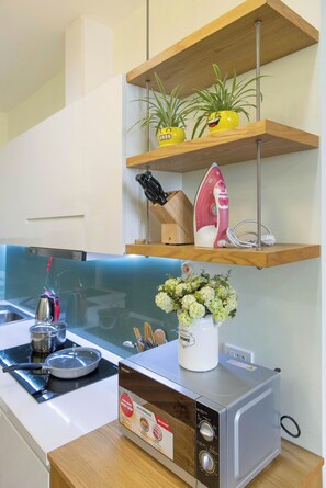 Fridge, microwave, stovetop, electric kettle
