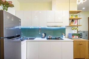 Fridge, microwave, stovetop, electric kettle
