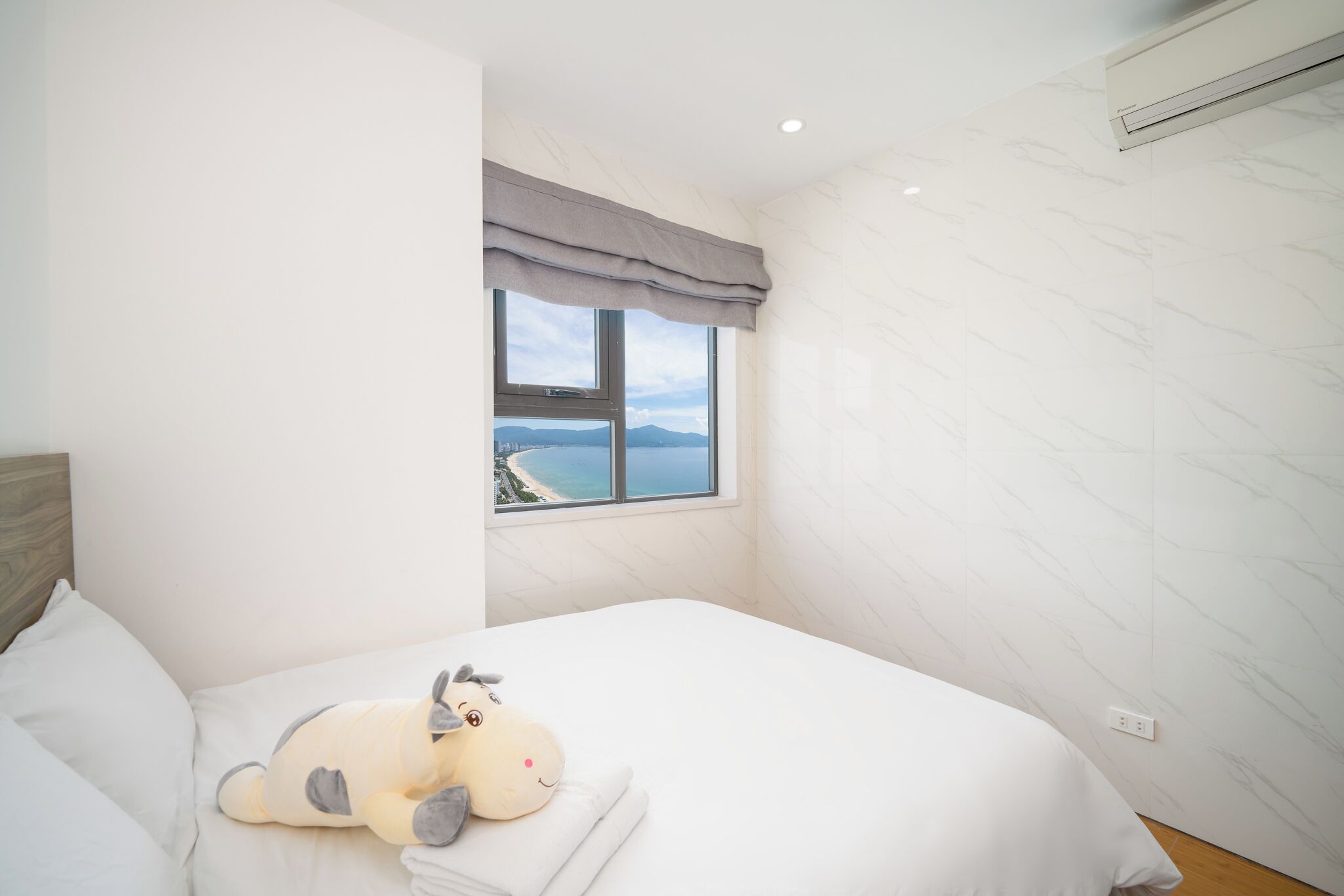 2 bedrooms, iron/ironing board, WiFi