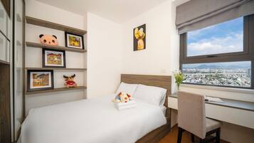 2 bedrooms, iron/ironing board, WiFi