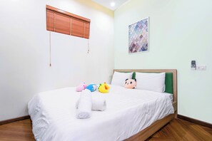2 bedrooms, iron/ironing board, WiFi