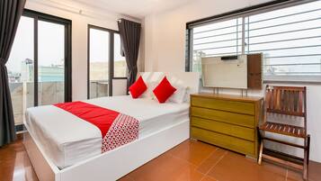 Classic Double Room | Minibar, free WiFi, bed sheets