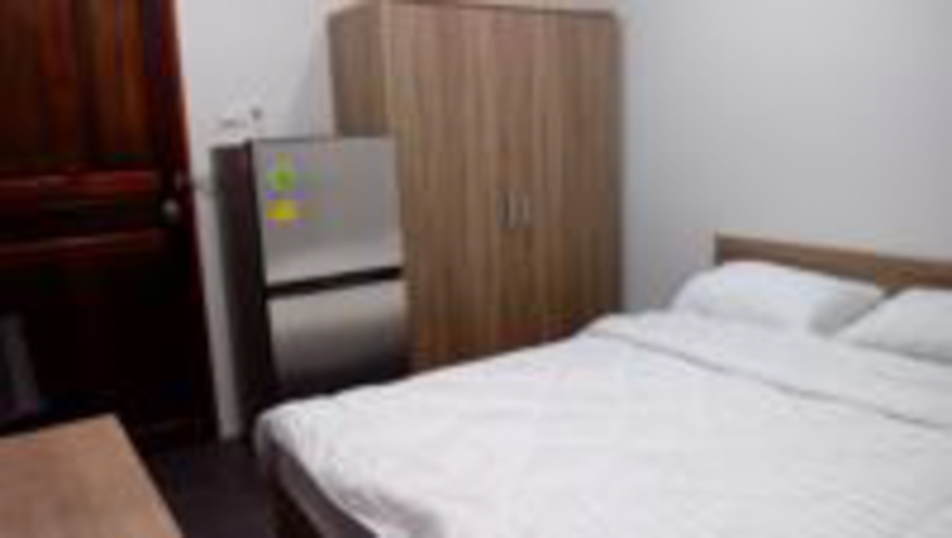 Minibar, free WiFi, bed sheets
