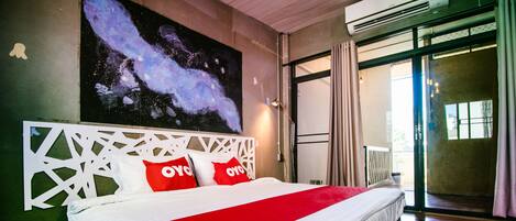 Habitación doble Deluxe | Tabla de planchar con plancha, wifi gratis y ropa de cama