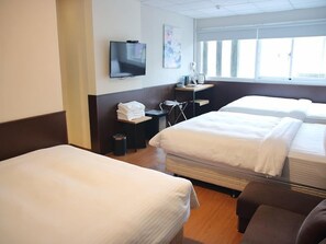Superior Family Room | Blackout drapes, free WiFi, bed sheets - Cloud Haku Cozy Inn (Taitung)
