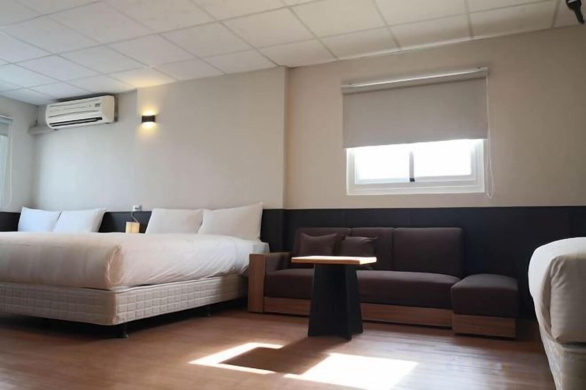 Blackout drapes, WiFi (free), bed sheets