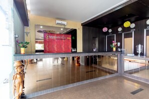 Reception - Capital O 2023 Medan Ville Hotel (Medan)