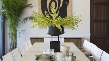 Deluxe Villa | In-room dining