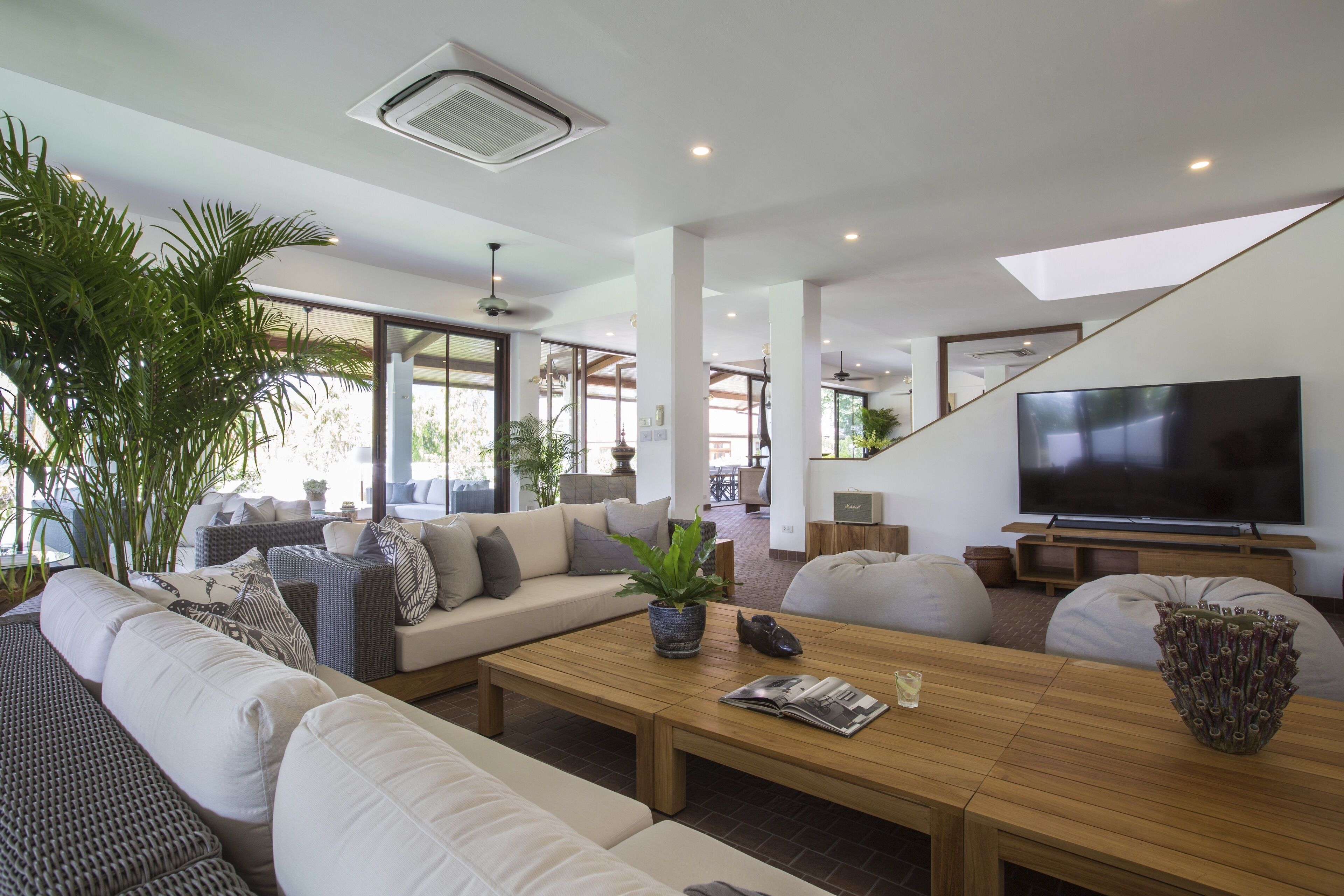 Deluxe-villa | Opholdsområde | Fladskærms-tv, bordtennisbord