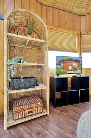 Interior - Whimsical Yurt near Niagara Falls and Buffalo (Tonawanda)