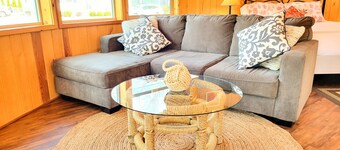 Whimsical Yurt near Niagara Falls and Buffalo