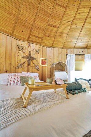 1 habitación, tabla de planchar con plancha, cuna de viaje y wifi 