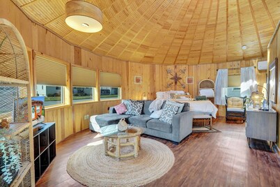 Whimsical Yurt near Niagara Falls and Buffalo