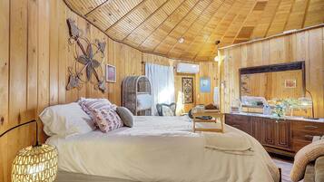 1 bedroom, iron/ironing board, travel crib, WiFi