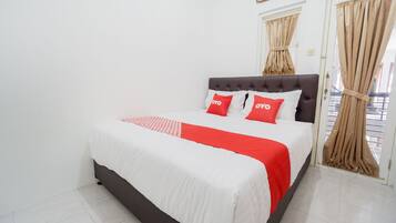 Standard Double Room | Desk, free WiFi, bed sheets