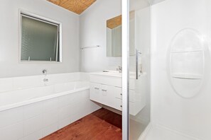 Bathtub, hair dryer