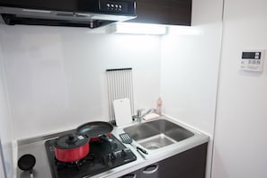 Room (801) | Private kitchenette | Fridge, microwave, stovetop, cookware/dishes/utensils - Mr. Kintaro Hotel Kameido (Tokyo)