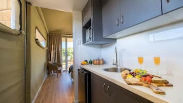 Fridge, microwave