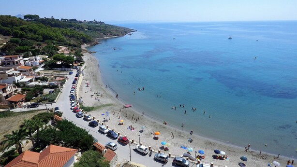 A coastal town with a long beach, parked cars, and people enjoying the seaside. - Apartment 250 meters from the beach with sea view (Provincia di Agrigento)