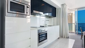 Apartment | Private kitchen - H Residence Private 2 Bed Ocean View (Surfers Paradise)
