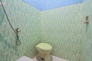 Double Room | Bathroom - Hotel O Zam Zam Family Syariah (Banyuwangi)