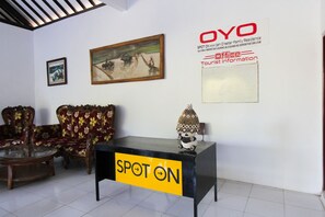 Reception - Hotel O Zam Zam Family Syariah (Banyuwangi)