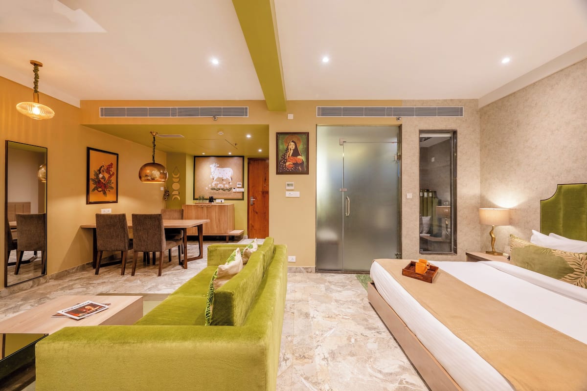 Executive Studio Suite | Egyptian cotton sheets, premium bedding, minibar, in-room safe