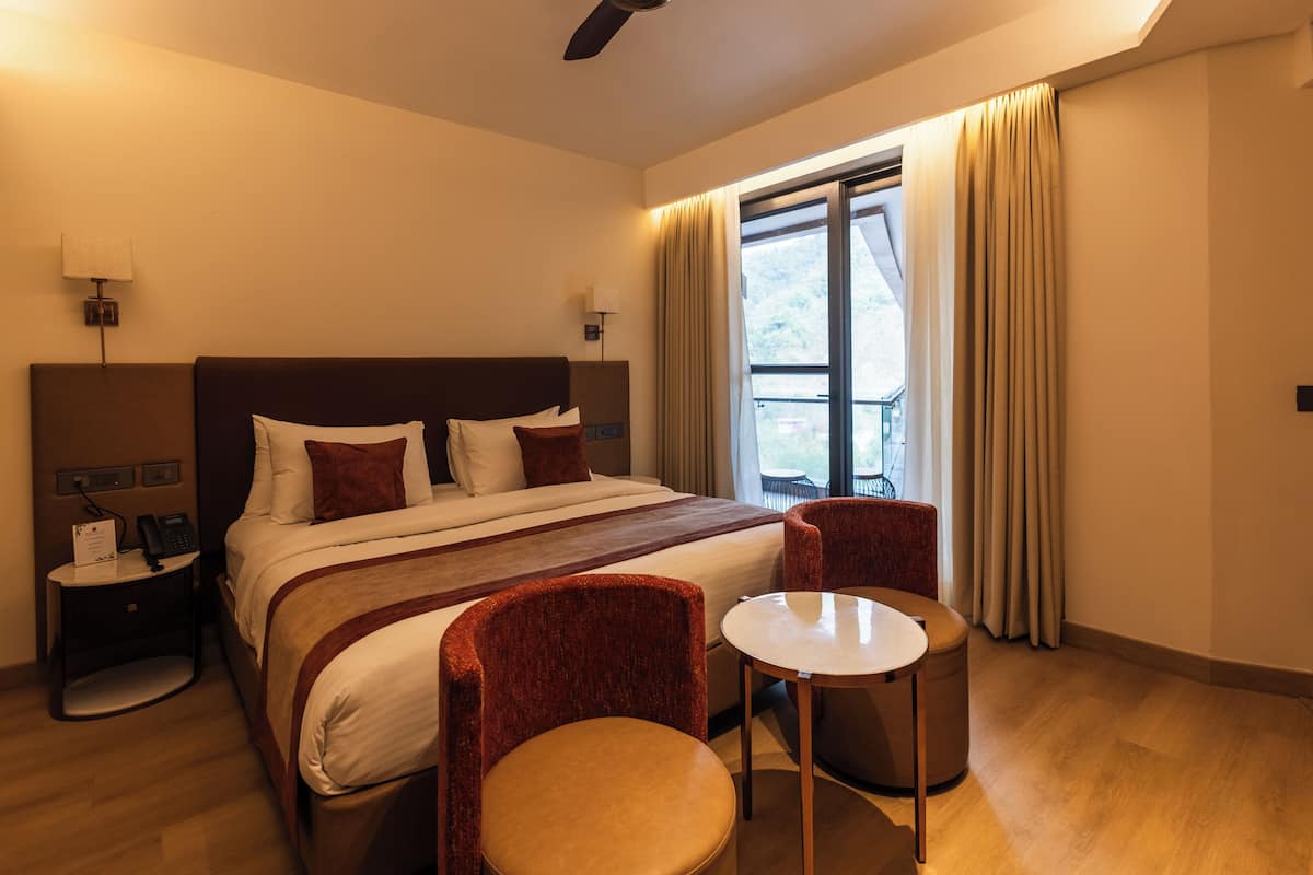 Premium Room | Egyptian cotton sheets, premium bedding, minibar, in-room safe