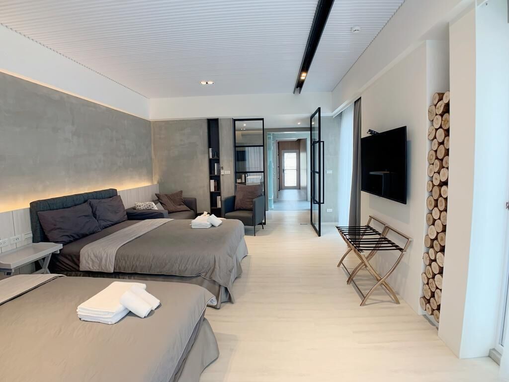 家庭房 | 办公桌、遮光窗帘、免费 WiFi、床单