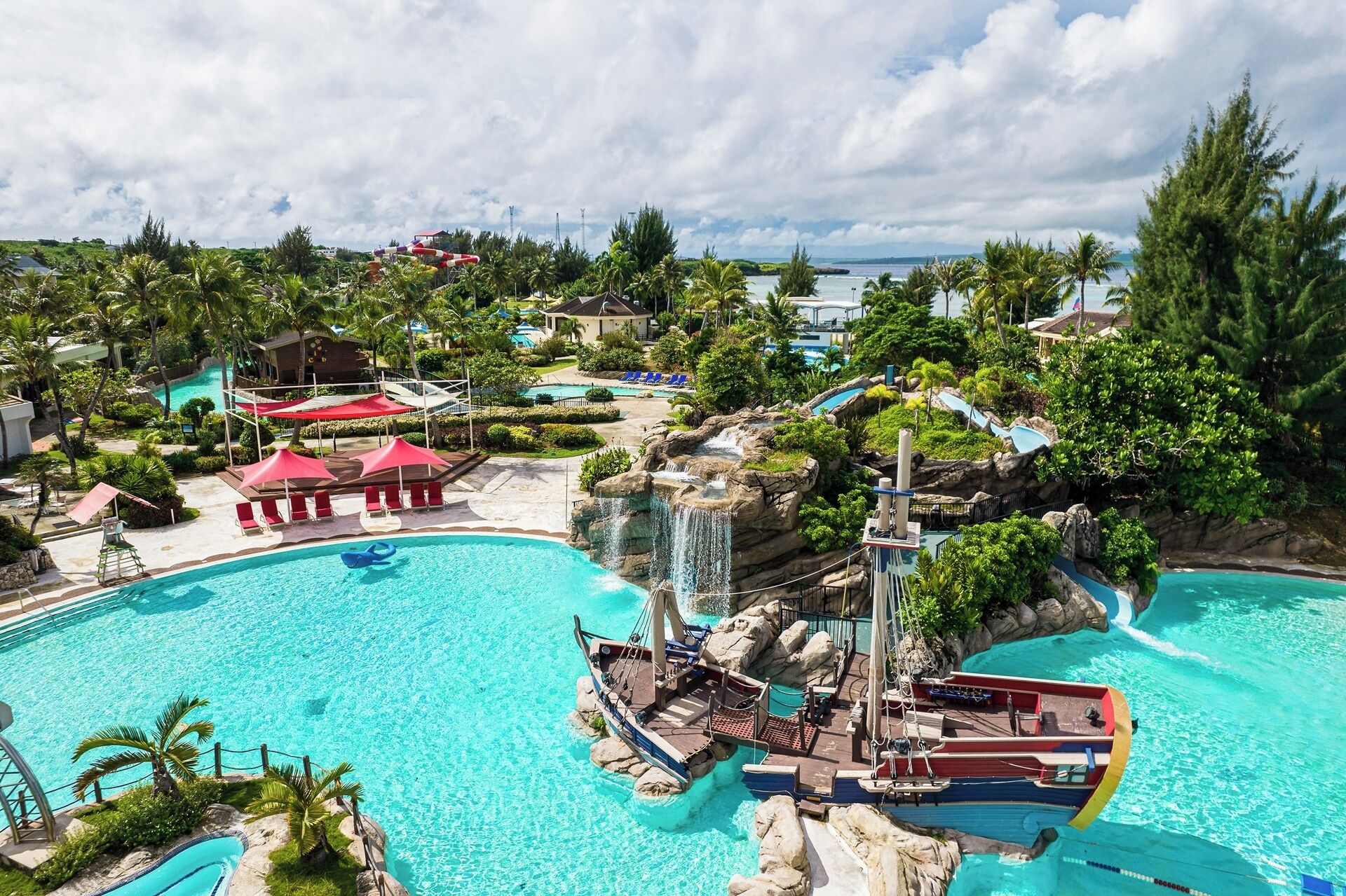 5 Außenpools, Liegestühle