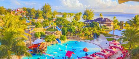 5 outdoor pools, sun loungers