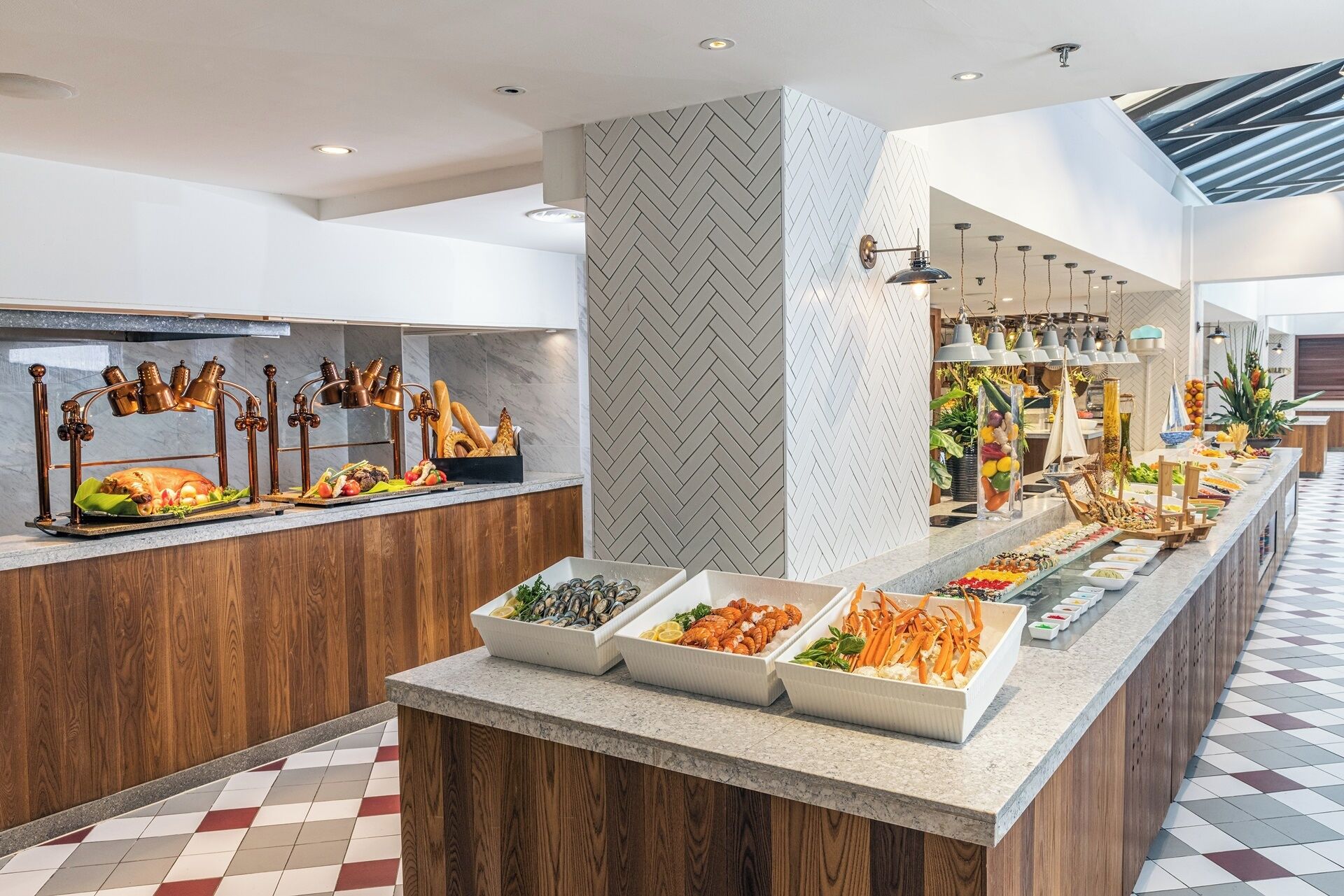 4 restaurants, dinner served, asian cuisine