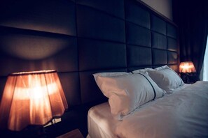 Habitación doble estándar | Escritorio y espacio para trabajar con laptop