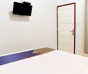 Desk, free WiFi, bed sheets