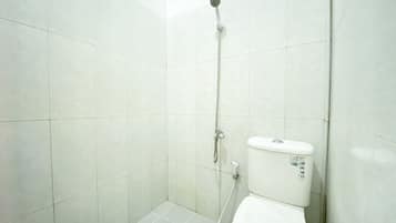Economy Double Room | Bathroom | Shower, towels