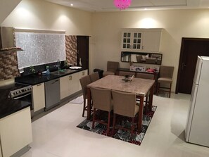 Microwave, cookware/dishes/utensils, dining tables - Luxurious family  villa with fully furnished (Hidd)