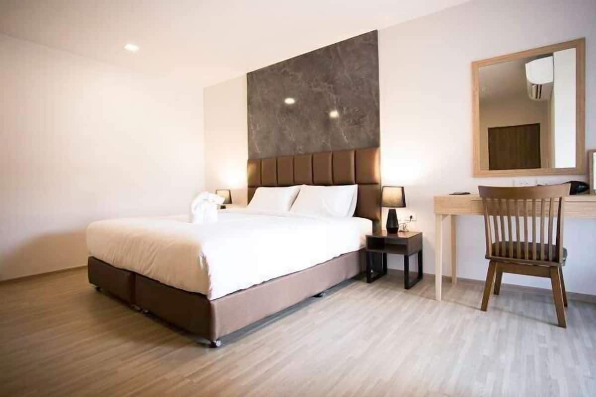 In-room safe, desk, blackout curtains, free WiFi