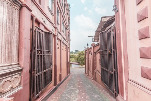 Super OYO 1640 Fallinda Hotel