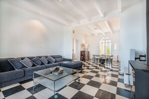 TV - Villa Es Clot sea view 8 people BBQ (Alcudia)