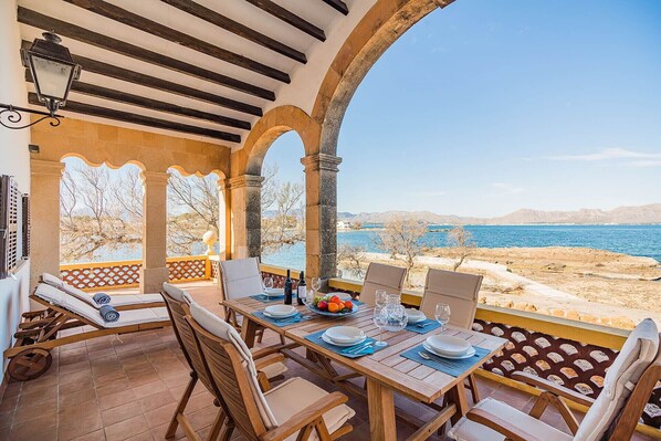Outdoor dining - Villa Es Clot sea view 8 people BBQ (Alcudia)