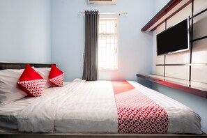 Deluxe Double Room | Desk, free WiFi, bed sheets