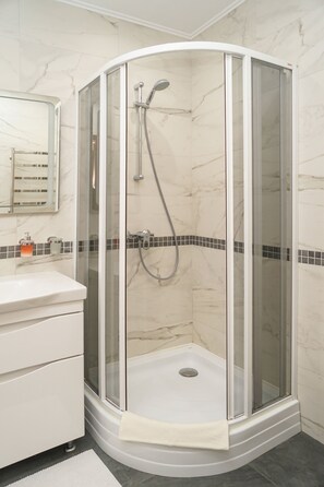 Apartment | Bathroom