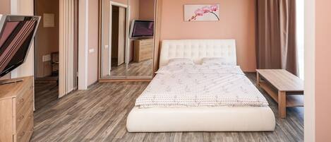 1 habitación, tabla de planchar con plancha, wifi gratis y ropa de cama