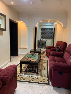 32-inch LED TV with satellite channels, TV - Mesha Stele Hotel Apartments (Madaba)